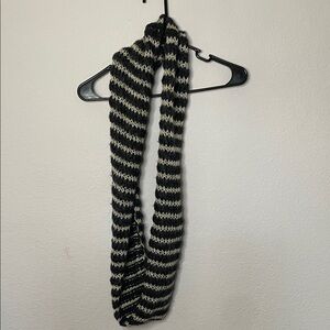 American Eagle Outfitters Gray Knit Scarf